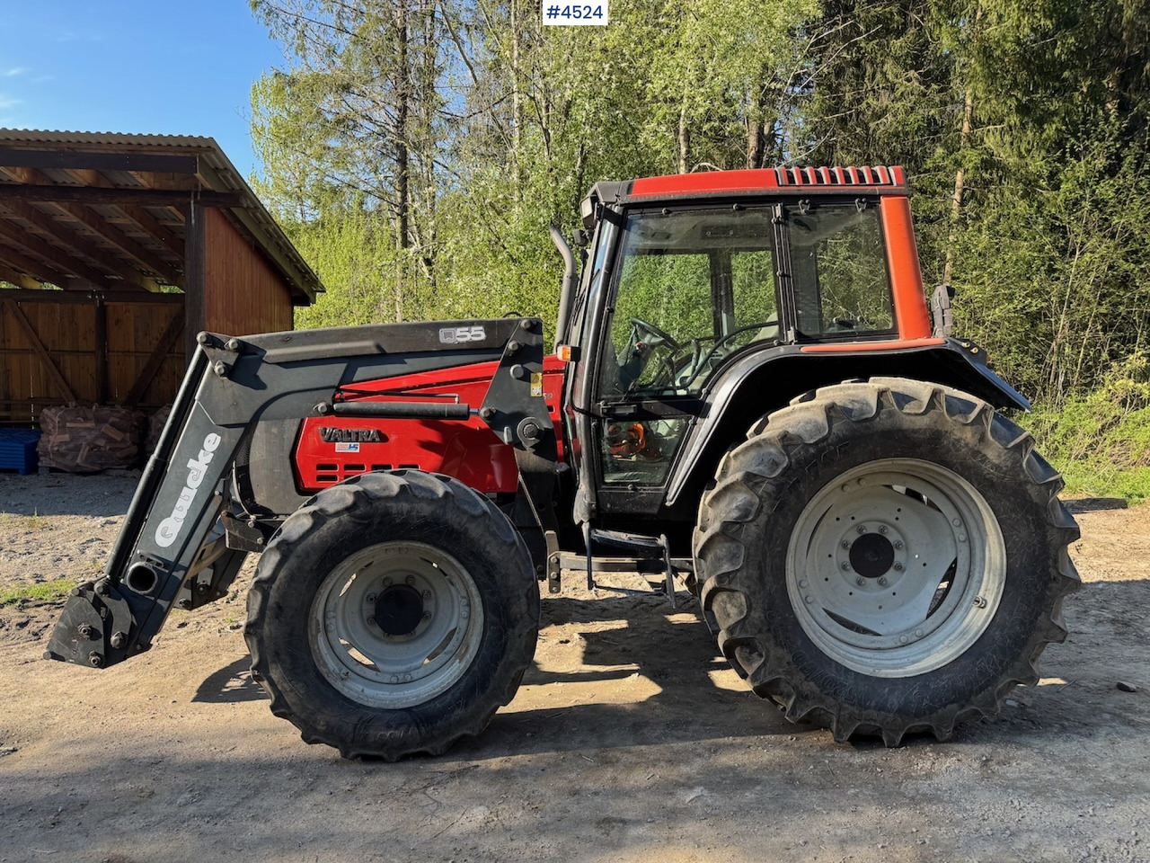 2005 Valtra 6850 w/front loader - جرار: صورة 1 2005 Valtra 6850 w/front loader - جرار: صورة 1