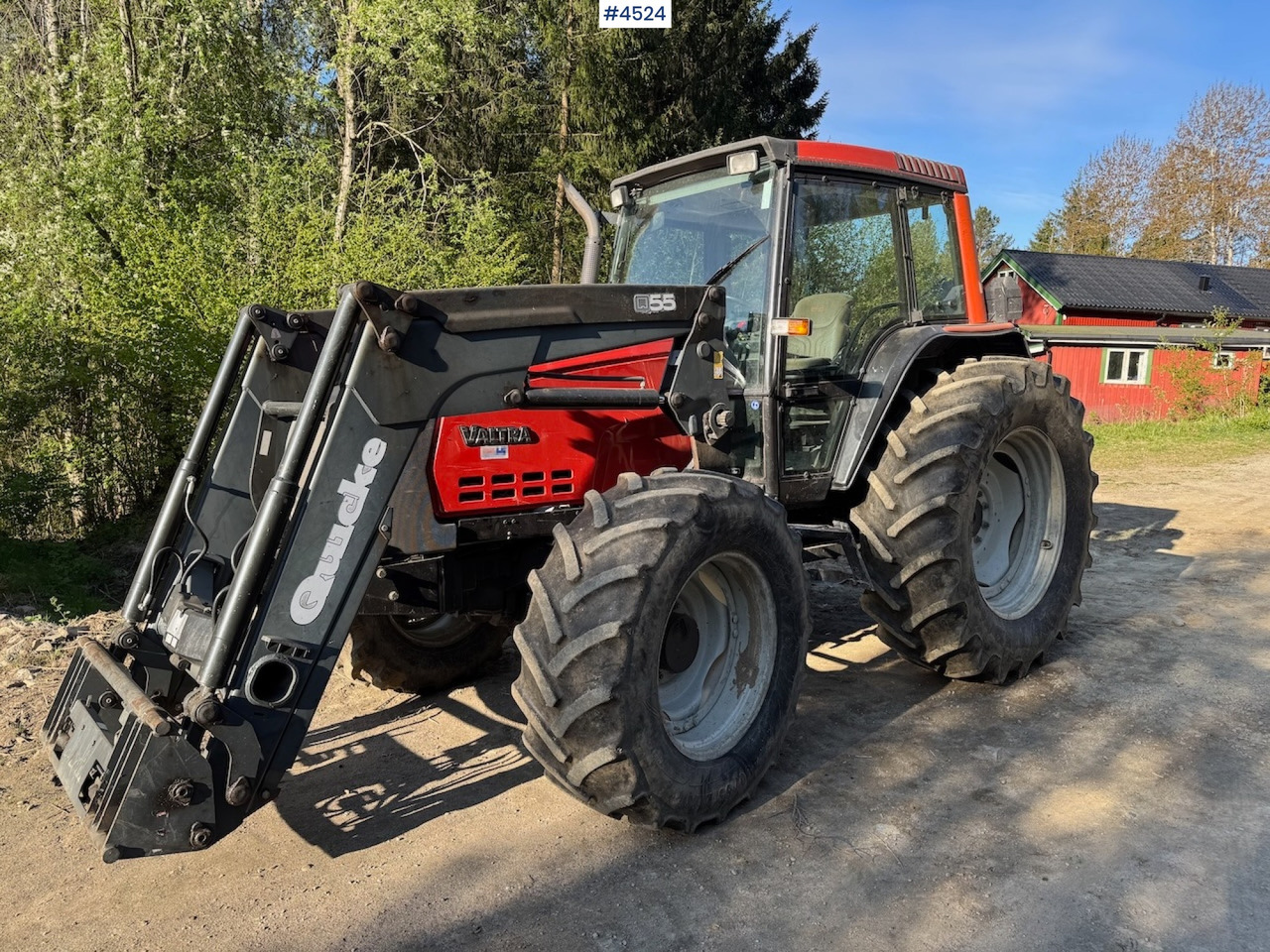 2005 Valtra 6850 w/front loader - جرار: صورة 2 2005 Valtra 6850 w/front loader - جرار: صورة 2