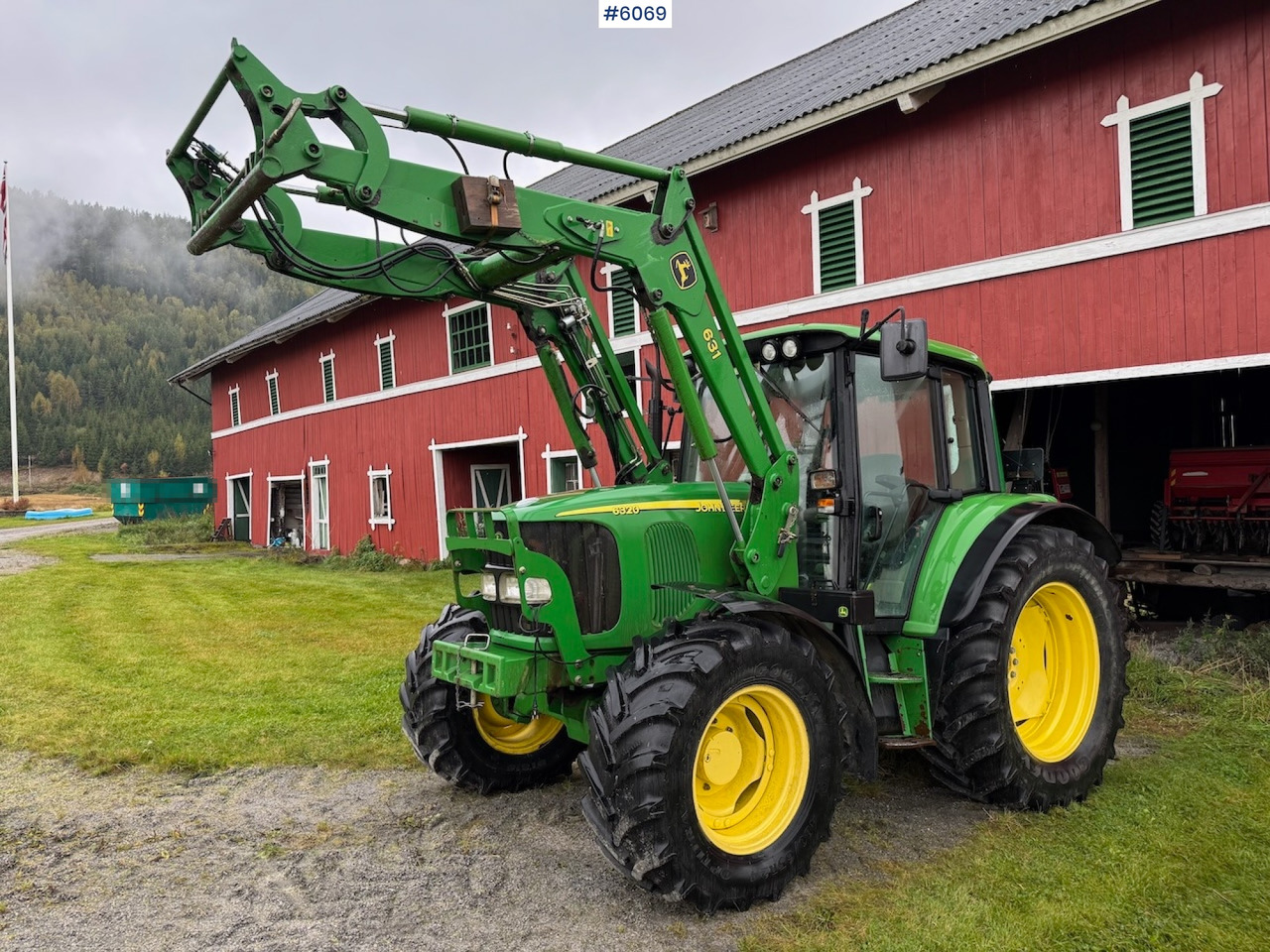 2006 John Deere 6320 w/ front loader, bucket, grapple, pallet fork and chains. Low hours!! - جرار: صورة 3 2006 John Deere 6320 w/ front loader, bucket, grapple, pallet fork and chains. Low hours!! - جرار: صورة 3