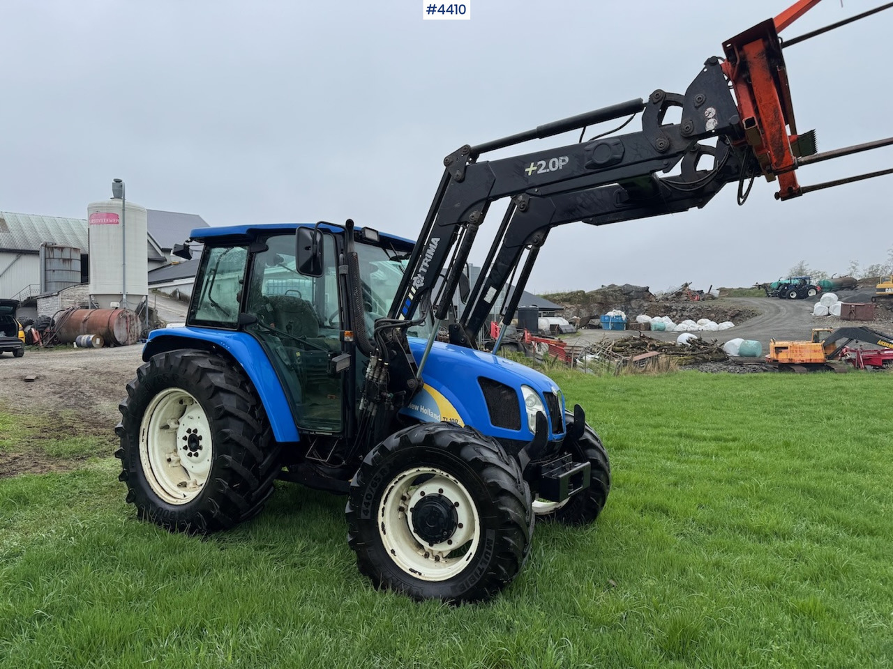 2006 New Holland TL100 A w/Front Loader. - جرار: صورة 2 2006 New Holland TL100 A w/Front Loader. - جرار: صورة 2