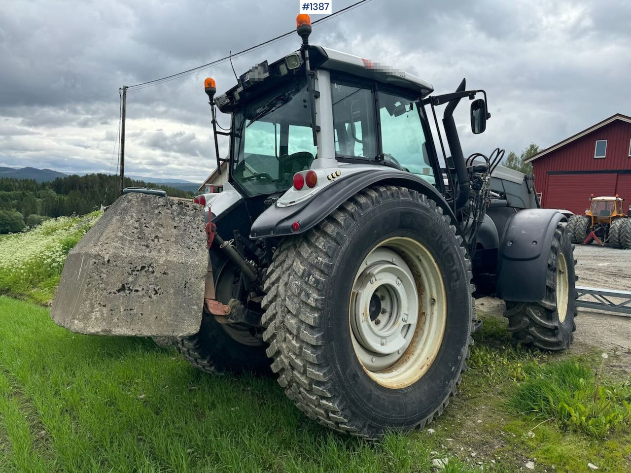 2007 Valtra T190 4x4 Tractor w/ bucket - جرار: صورة 3 2007 Valtra T190 4x4 Tractor w/ bucket - جرار: صورة 3