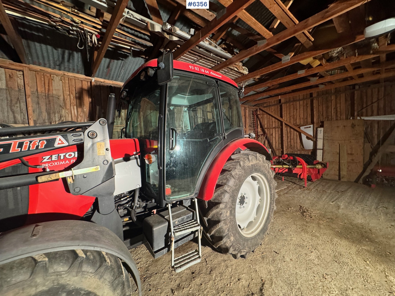 2008 Zetor 8541 Proxima Plus with loader, pallet forks, and snow bucket. Only 1,452 hours! - جرار: صورة 4 2008 Zetor 8541 Proxima Plus with loader, pallet forks, and snow bucket. Only 1,452 hours! - جرار: صورة 4