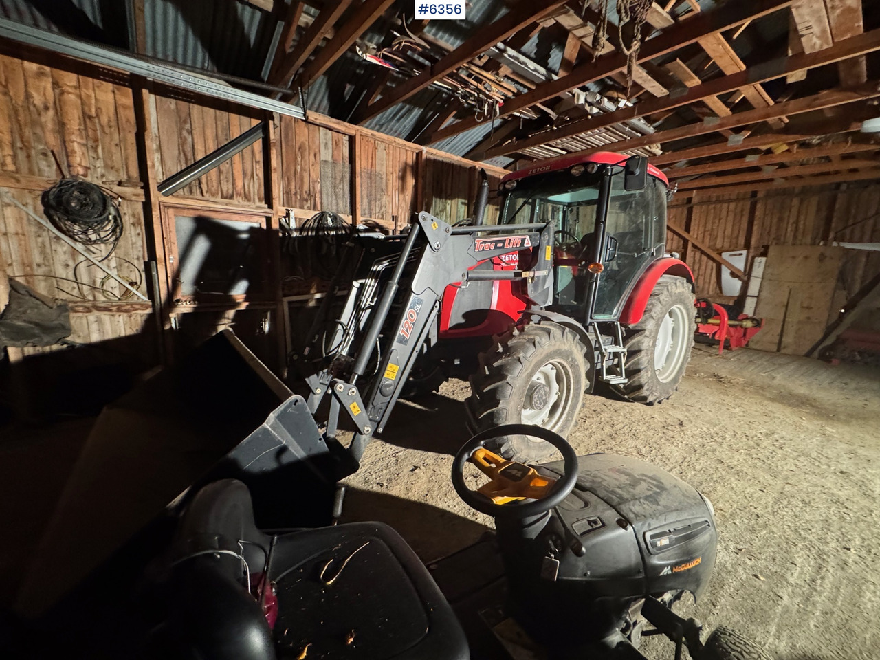 2008 Zetor 8541 Proxima Plus with loader, pallet forks, and snow bucket. Only 1,452 hours! - جرار: صورة 2 2008 Zetor 8541 Proxima Plus with loader, pallet forks, and snow bucket. Only 1,452 hours! - جرار: صورة 2