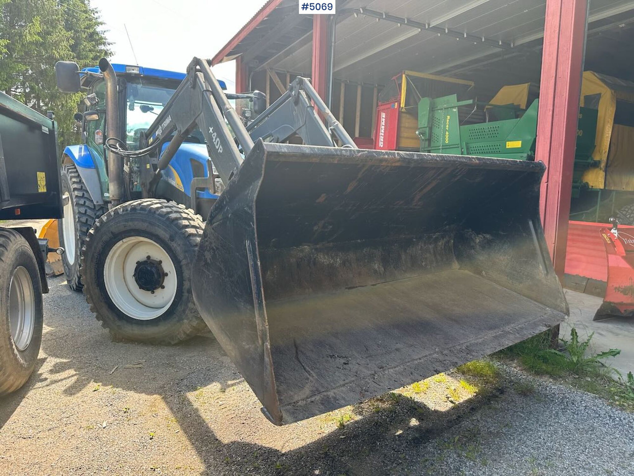 2009 New Holland T6040 SS w/ Trima front loader - جرار: صورة 5 2009 New Holland T6040 SS w/ Trima front loader - جرار: صورة 5