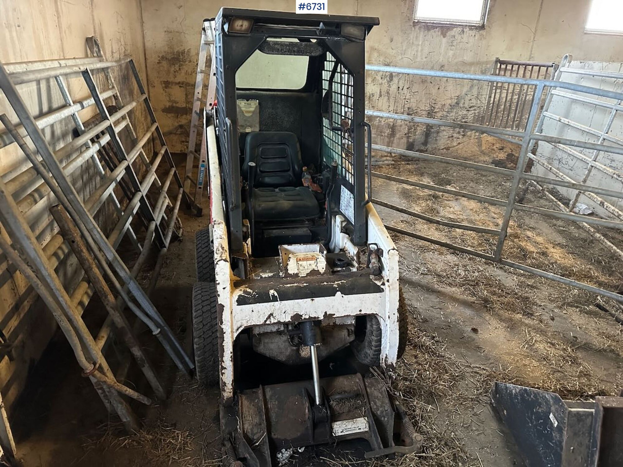 2012 Bobcat S70 Mini loader w/ pallet forks and demolition bucket. - لودر مفصلي صغير: صورة 2 2012 Bobcat S70 Mini loader w/ pallet forks and demolition bucket. - لودر مفصلي صغير: صورة 2
