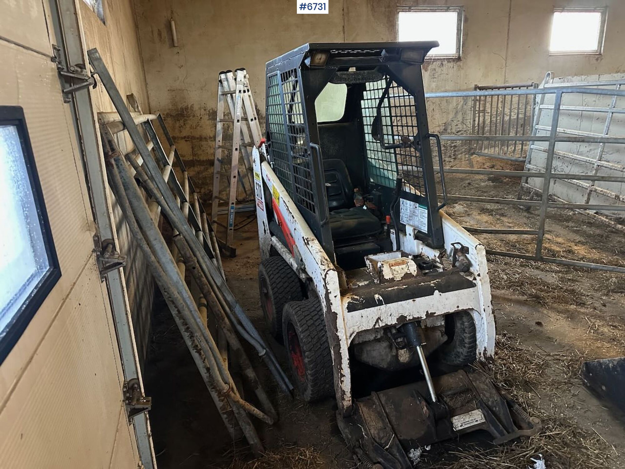 2012 Bobcat S70 Mini loader w/ pallet forks and demolition bucket. - لودر مفصلي صغير: صورة 3 2012 Bobcat S70 Mini loader w/ pallet forks and demolition bucket. - لودر مفصلي صغير: صورة 3
