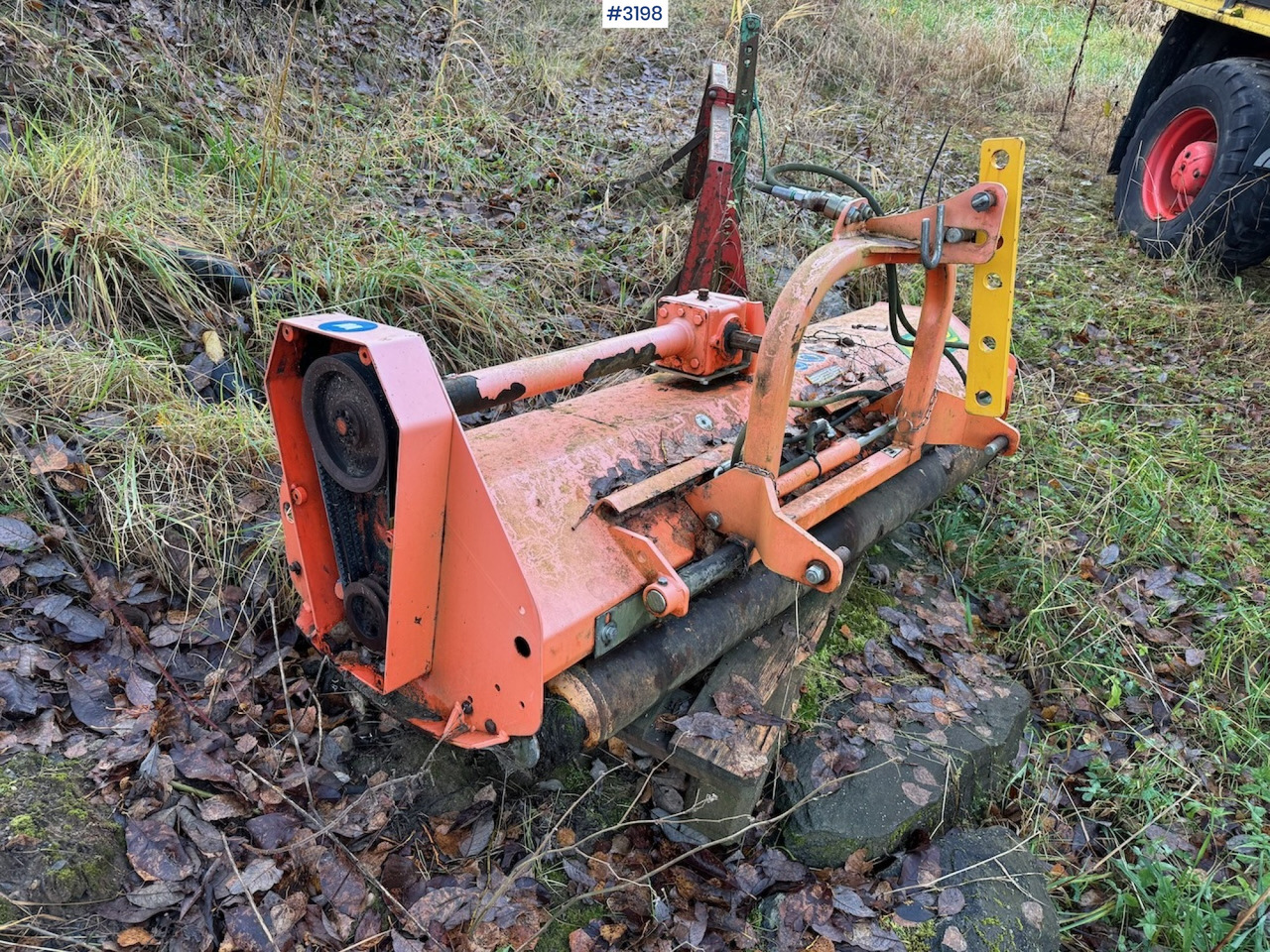 2013 Agrimaster XB 180 front mounted pasture cleaner - ماكينات نشر التبن: صورة 5 2013 Agrimaster XB 180 front mounted pasture cleaner - ماكينات نشر التبن: صورة 5