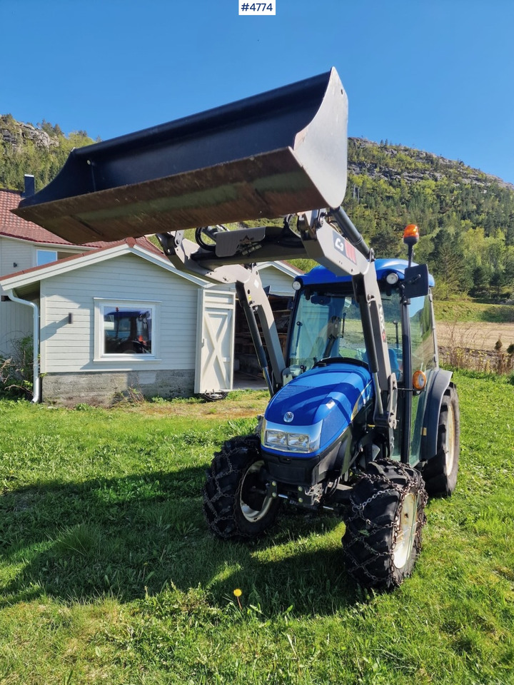 2013 New Holland T3020 w/ front loader, bucket & blade - جرار: صورة 1 2013 New Holland T3020 w/ front loader, bucket & blade - جرار: صورة 1