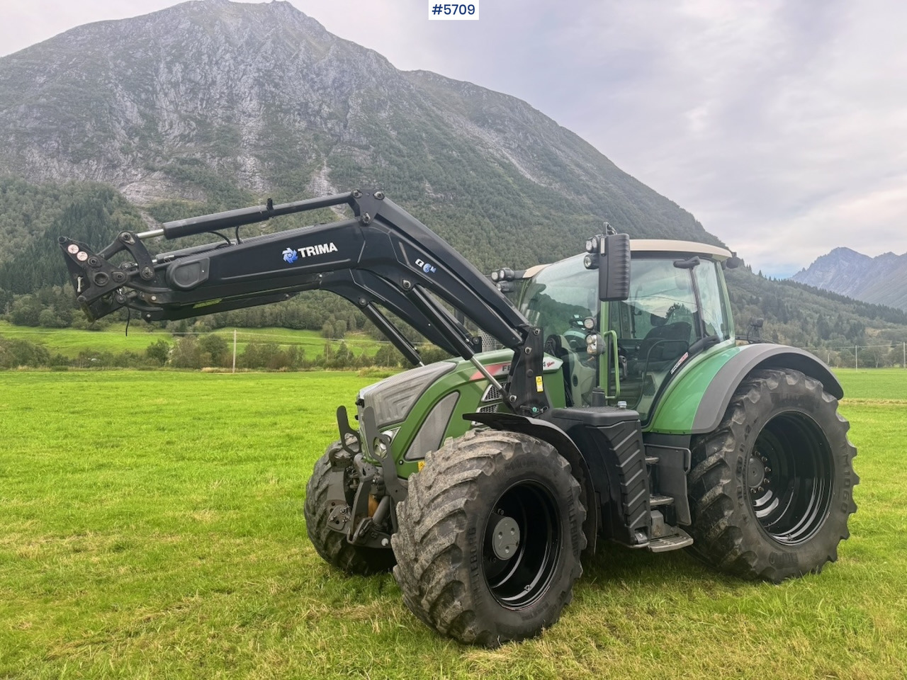 2017 Fendt 724 Vario w/ GPS, Front PTO, Loader and hydraulics. - جرار: صورة 3 2017 Fendt 724 Vario w/ GPS, Front PTO, Loader and hydraulics. - جرار: صورة 3