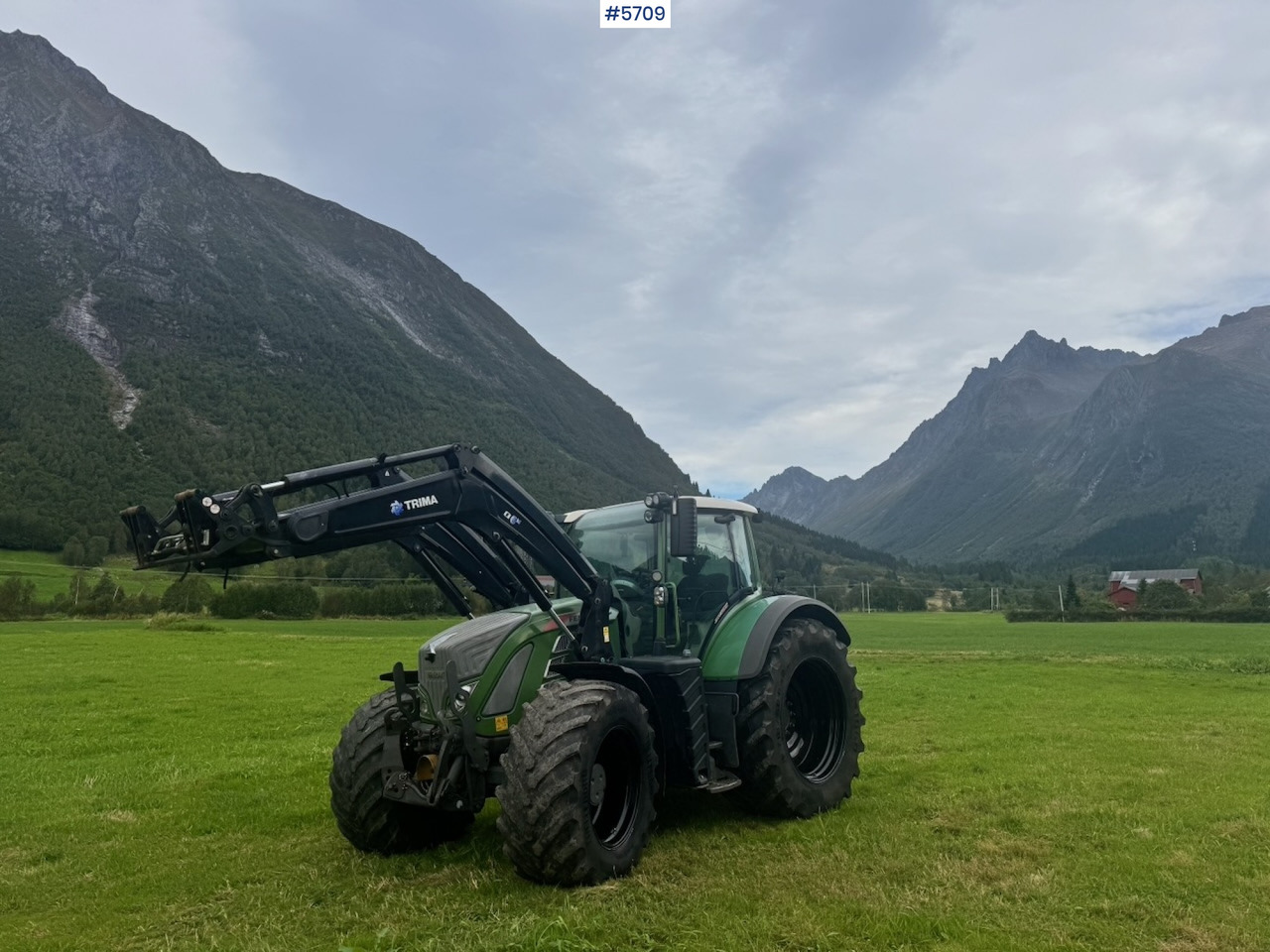 2017 Fendt 724 Vario w/ GPS, Front PTO, Loader and hydraulics. - جرار: صورة 1 2017 Fendt 724 Vario w/ GPS, Front PTO, Loader and hydraulics. - جرار: صورة 1