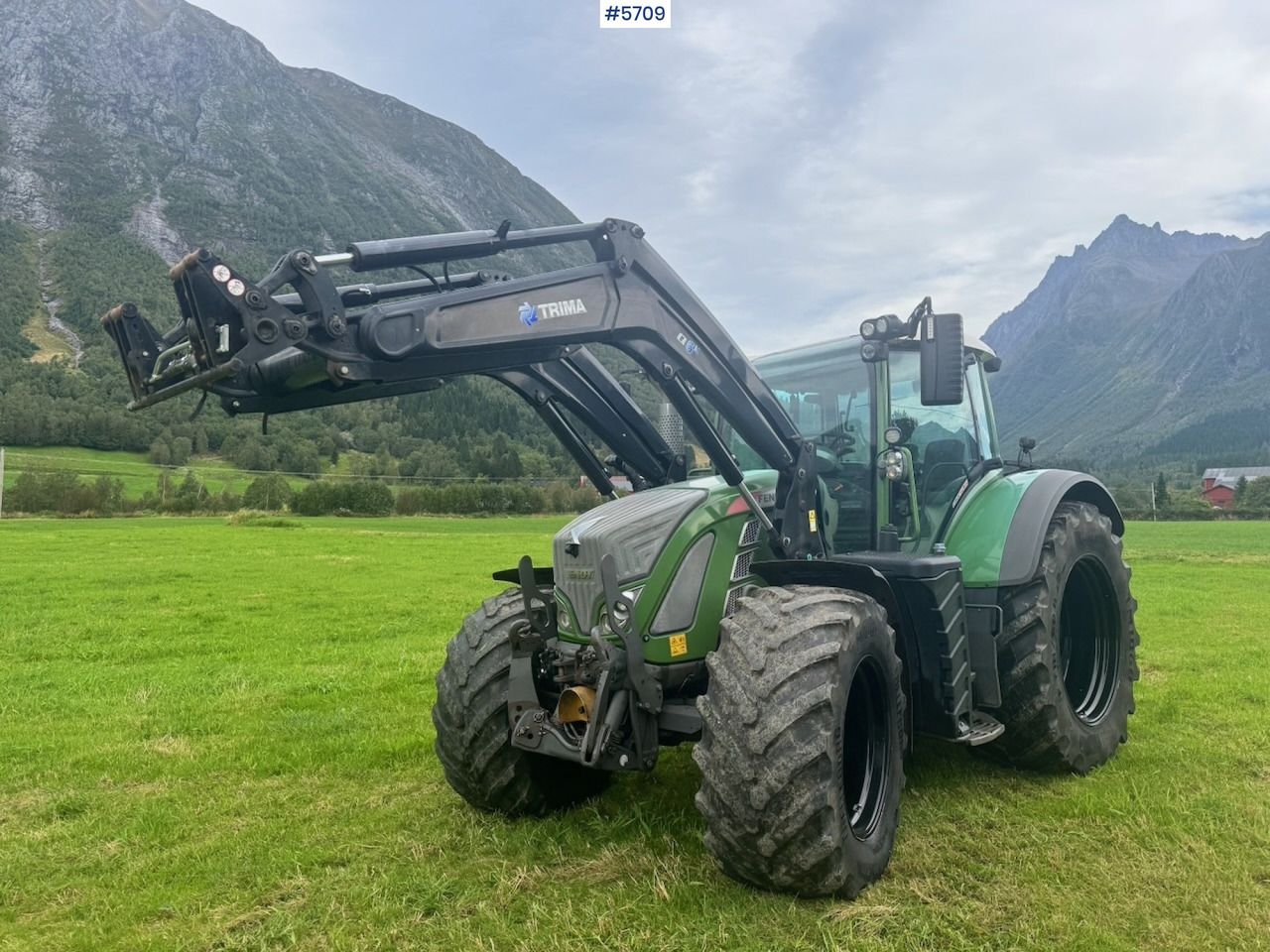 2017 Fendt 724 Vario w/ GPS, Front PTO, Loader and hydraulics. - جرار: صورة 2 2017 Fendt 724 Vario w/ GPS, Front PTO, Loader and hydraulics. - جرار: صورة 2