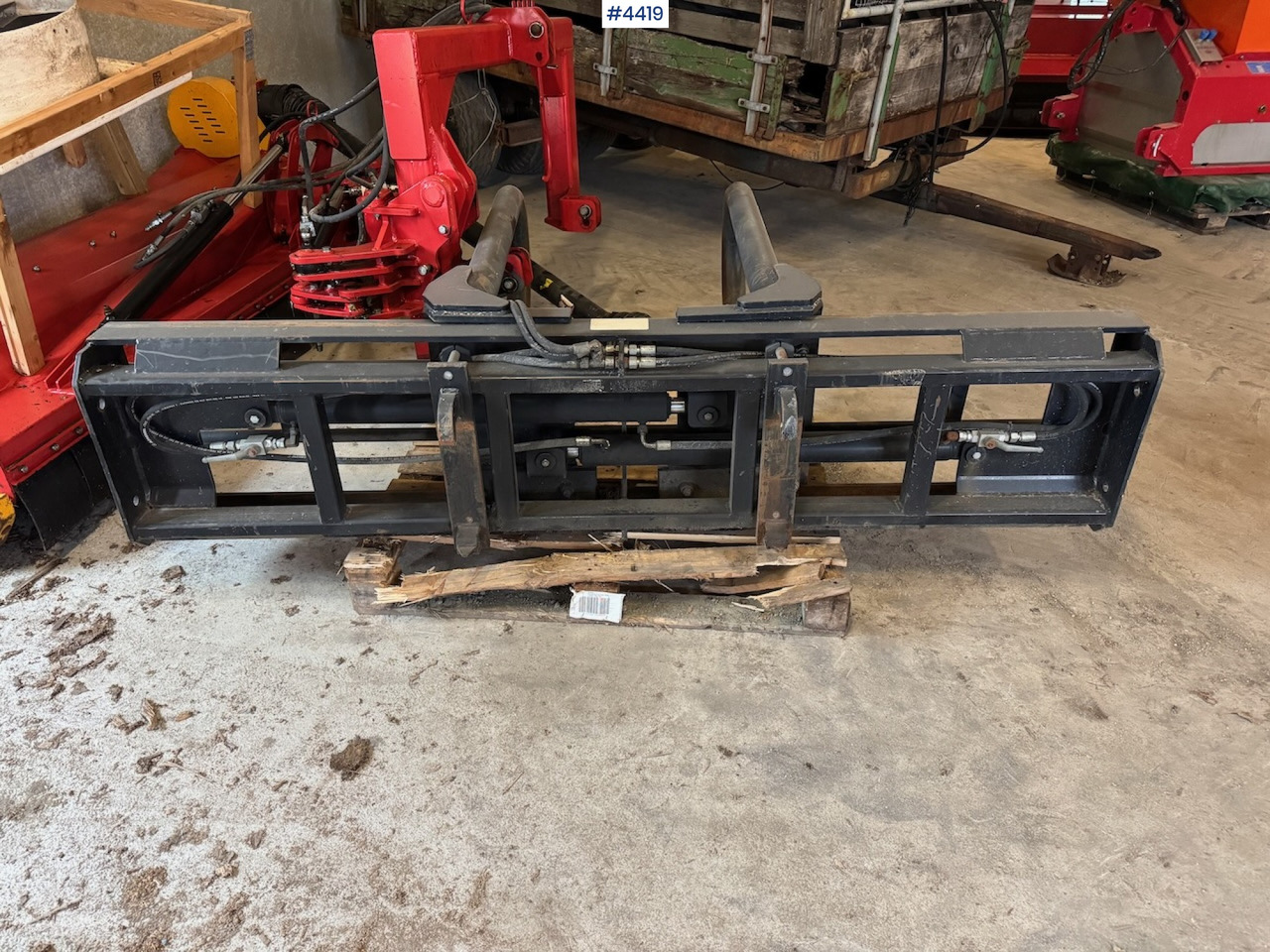 Ålø Square clamp - ماكينات نشر التبن: صورة 5 Ålø Square clamp - ماكينات نشر التبن: صورة 5