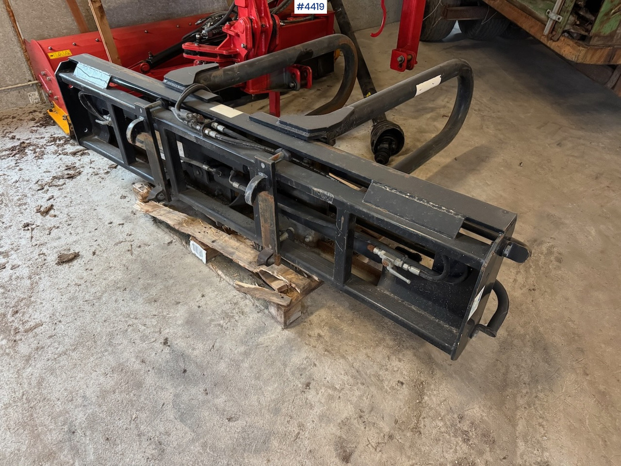 Ålø Square clamp - ماكينات نشر التبن: صورة 3 Ålø Square clamp - ماكينات نشر التبن: صورة 3