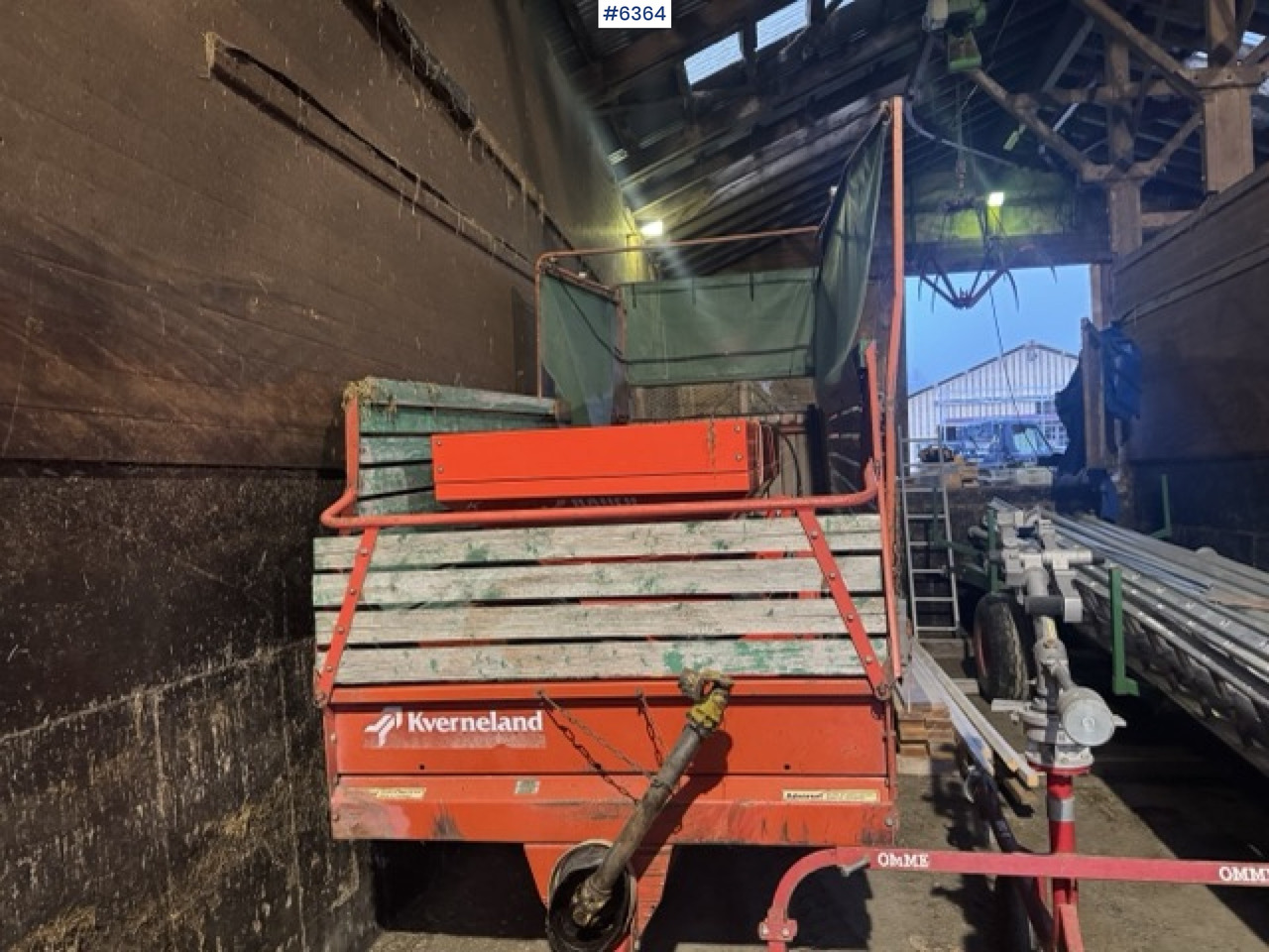 Approx. 1990 Kverneland UN7000 unloading wagon - ماكينات نشر التبن: صورة 3 Approx. 1990 Kverneland UN7000 unloading wagon - ماكينات نشر التبن: صورة 3