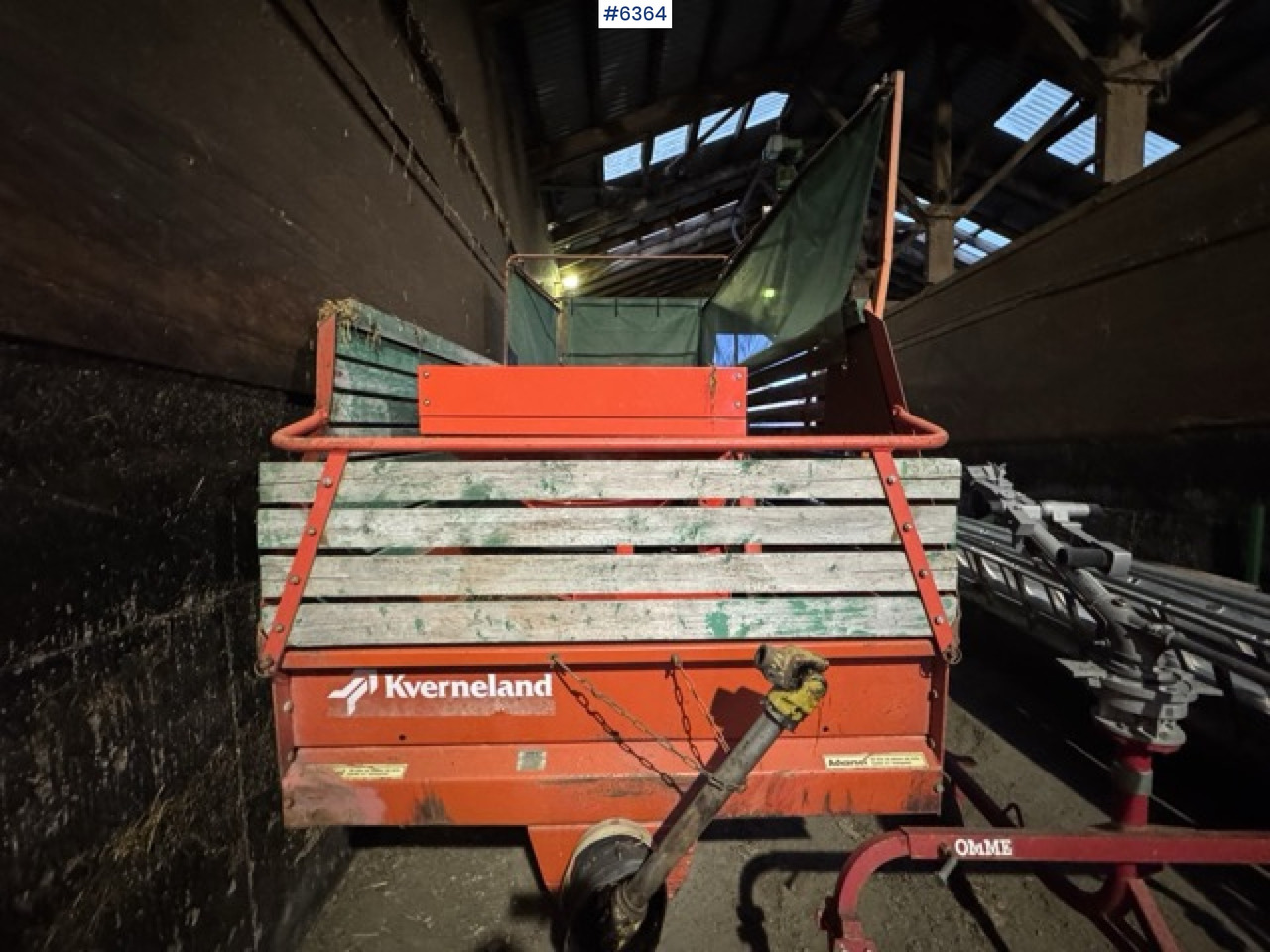 Approx. 1990 Kverneland UN7000 unloading wagon - ماكينات نشر التبن: صورة 4 Approx. 1990 Kverneland UN7000 unloading wagon - ماكينات نشر التبن: صورة 4