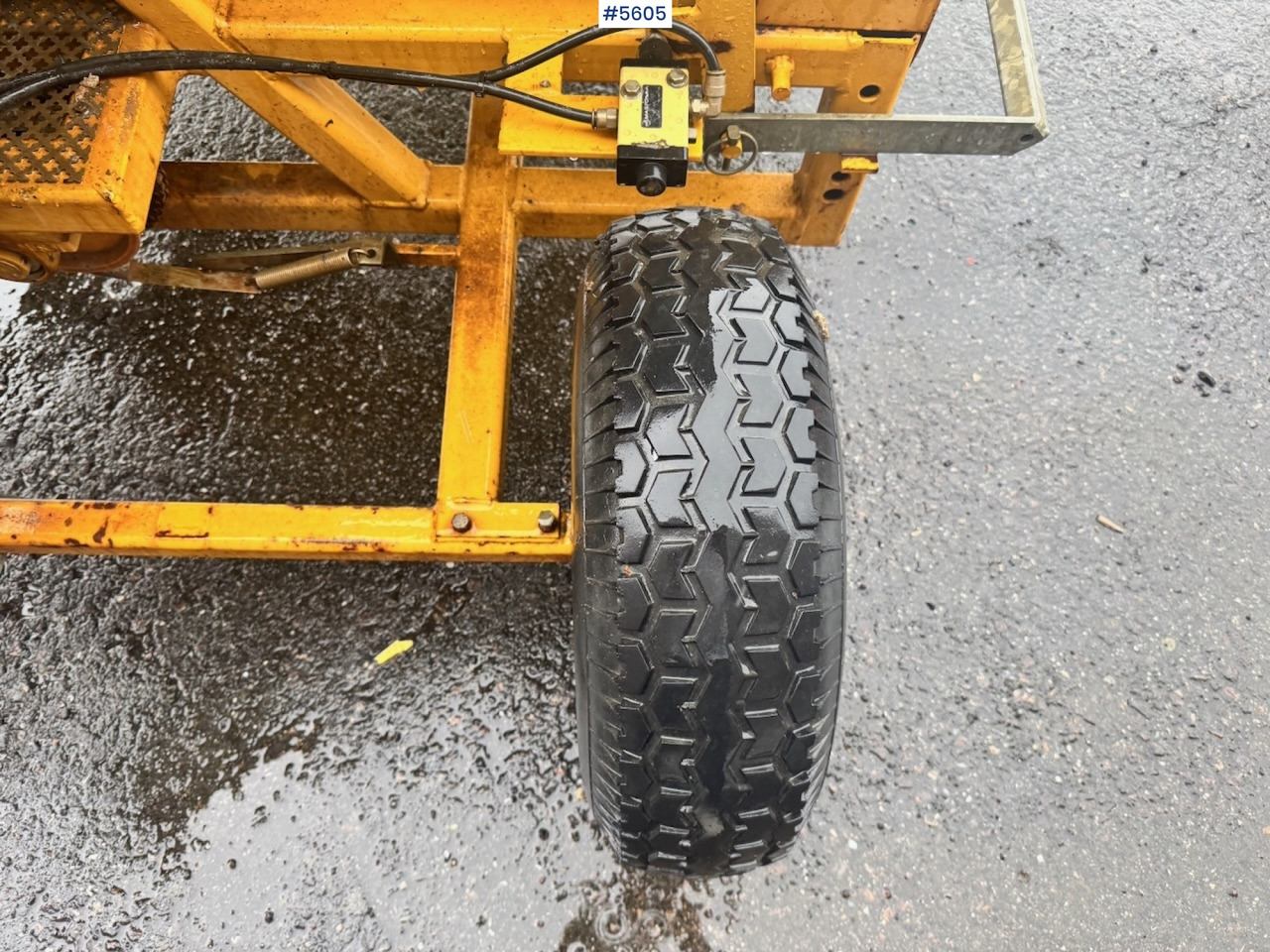 رشاش Bording 1T Watering Wagon: صورة 8 رشاش Bording 1T Watering Wagon: صورة 8