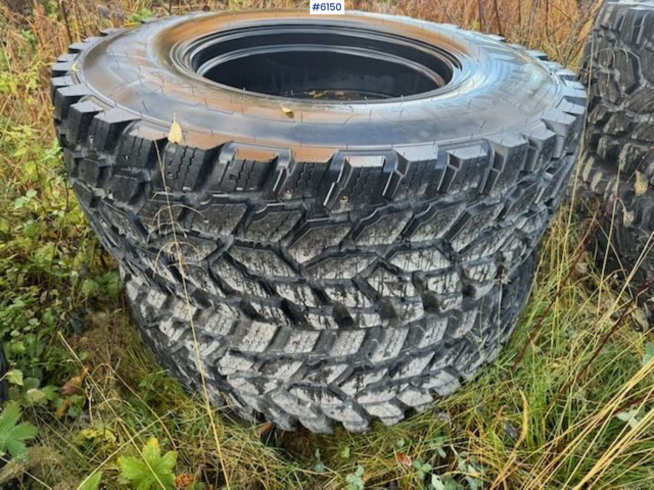 Complete set of Nokian studded tires - إطارات - آلات زراعية: صورة 3 Complete set of Nokian studded tires - إطارات - آلات زراعية: صورة 3