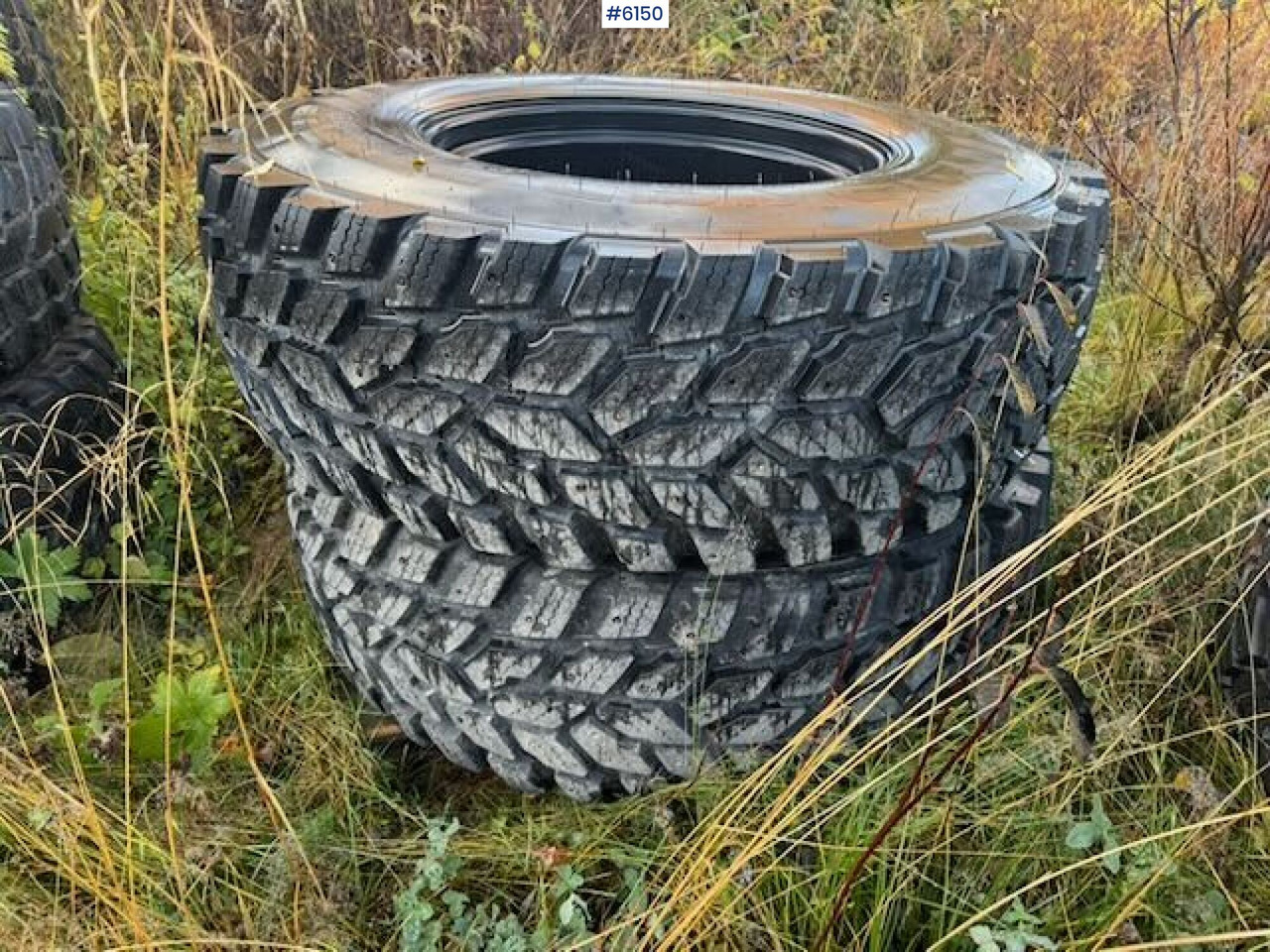 Complete set of Nokian studded tires - إطارات - آلات زراعية: صورة 2 Complete set of Nokian studded tires - إطارات - آلات زراعية: صورة 2
