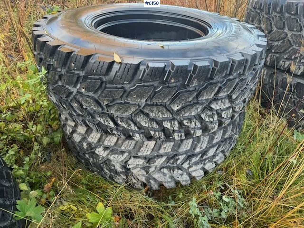 Complete set of Nokian studded tires - إطارات - آلات زراعية: صورة 4 Complete set of Nokian studded tires - إطارات - آلات زراعية: صورة 4