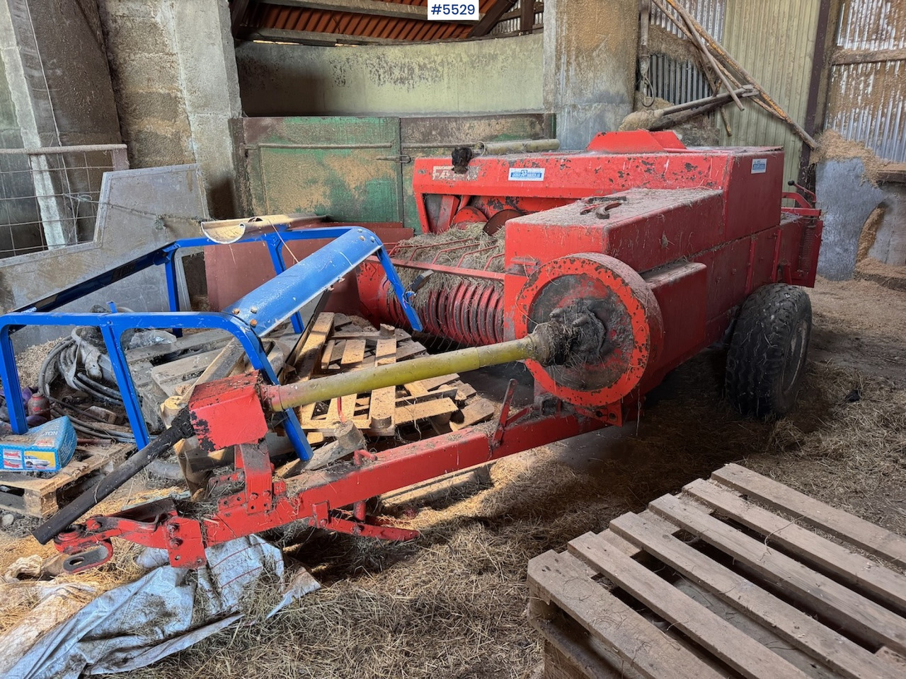Deutz Fahr Square baler. - ماكينات نشر التبن: صورة 1 Deutz Fahr Square baler. - ماكينات نشر التبن: صورة 1