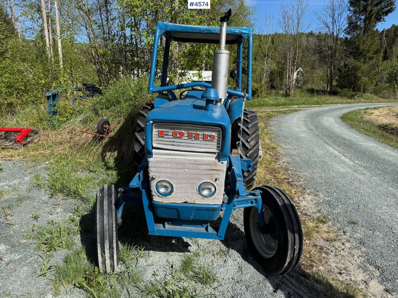 Ford 3000 w/front loader - جرار: صورة 3 Ford 3000 w/front loader - جرار: صورة 3