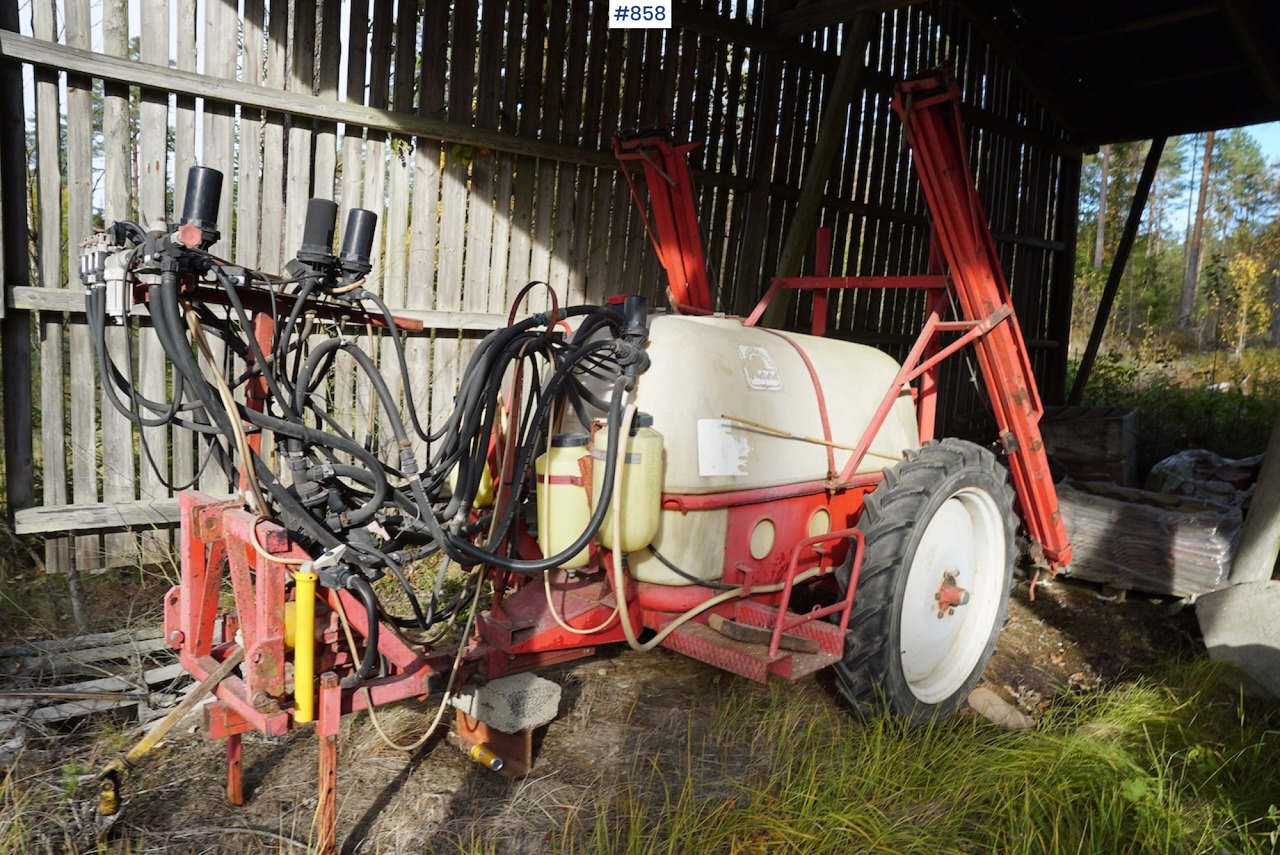 Hardi Sprayer 1500L 12M - رشاش مسحوب: صورة 1 Hardi Sprayer 1500L 12M - رشاش مسحوب: صورة 1