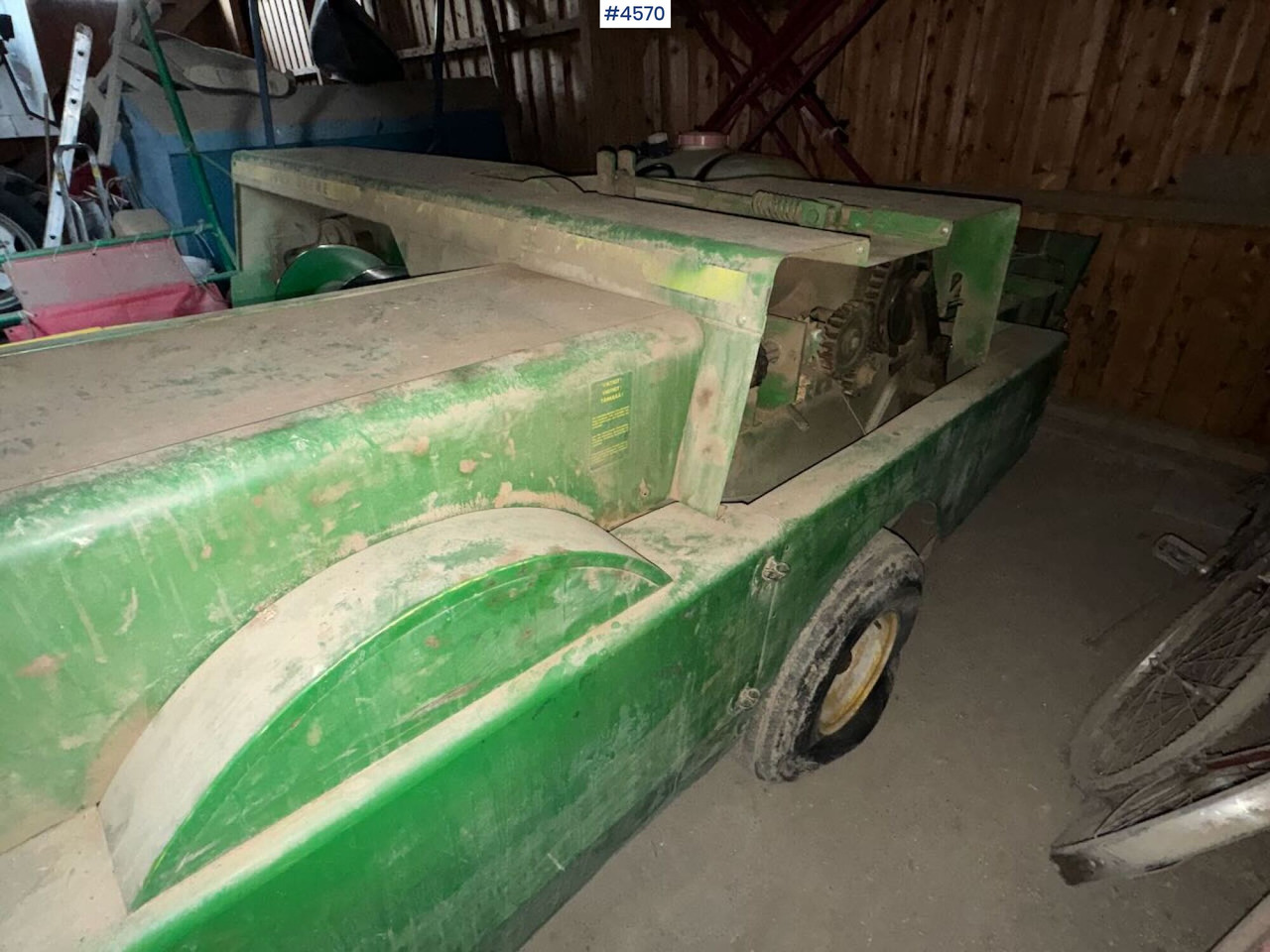 ماكينات نشر التبن John Deere 332A Square baler: صورة 13