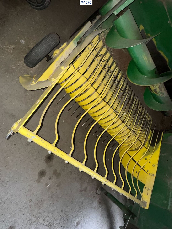 ماكينات نشر التبن John Deere 332A Square baler: صورة 6