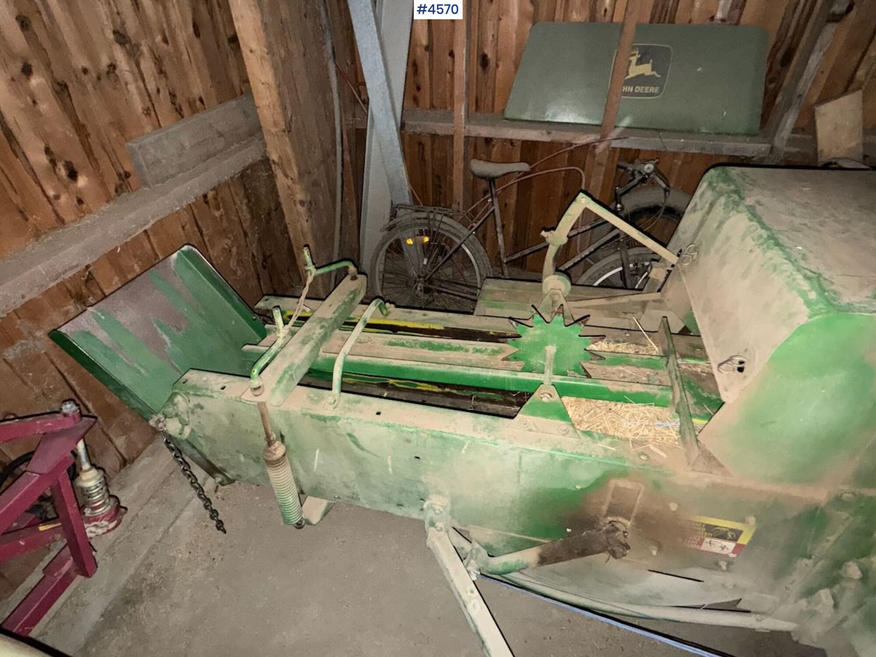 ماكينات نشر التبن John Deere 332A Square baler: صورة 8