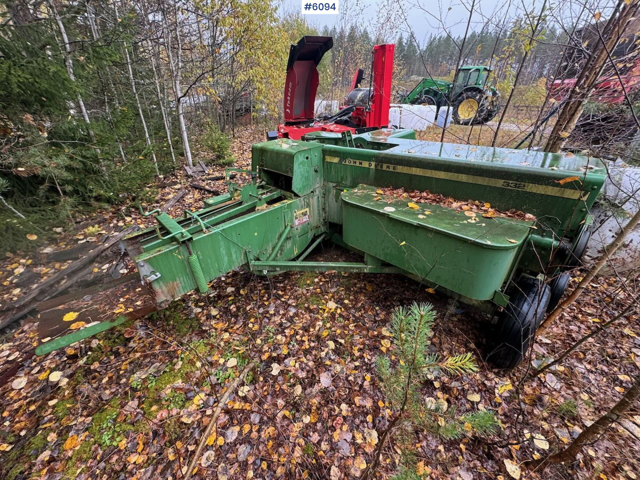 John Deere 332 - ماكينات نشر التبن: صورة 1 John Deere 332 - ماكينات نشر التبن: صورة 1