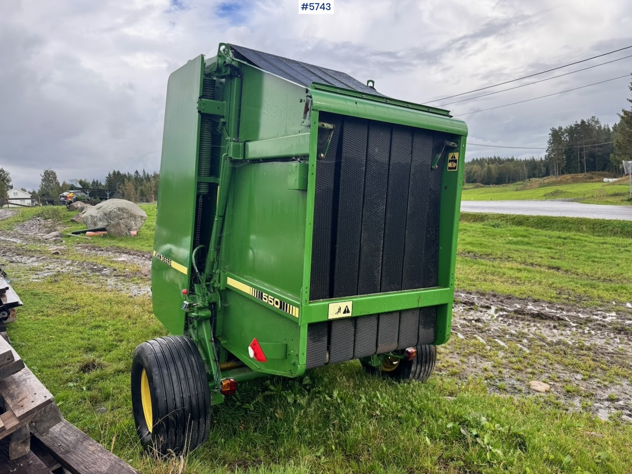 John Deere 550 Round Baler. - ماكينات نشر التبن: صورة 3 John Deere 550 Round Baler. - ماكينات نشر التبن: صورة 3