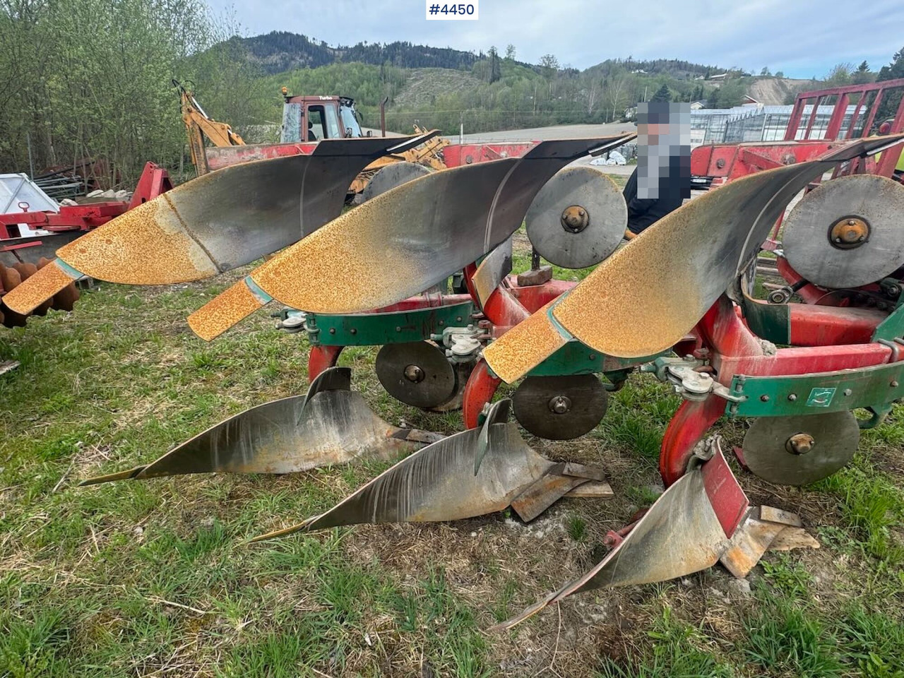 Kverneland Model E Plow - معدات حرث التربة: صورة 1 Kverneland Model E Plow - معدات حرث التربة: صورة 1