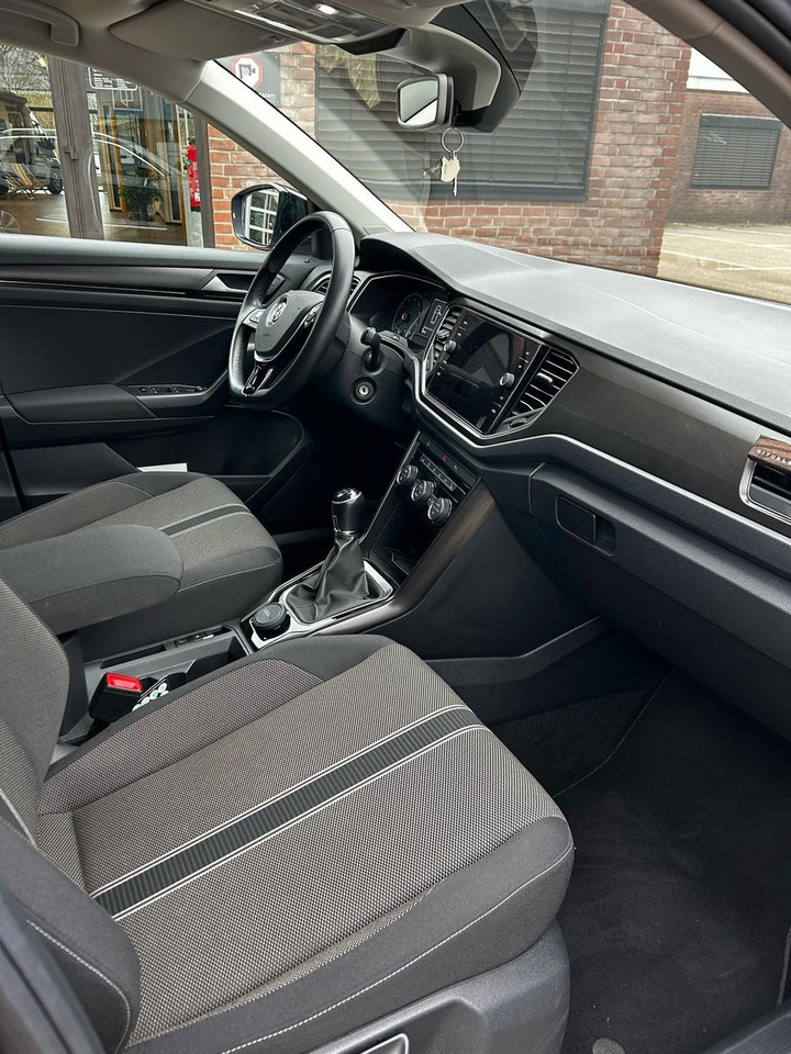 Volkswagen T-Roc Style - سيارة دفع رباعي: صورة 3 Volkswagen T-Roc Style - سيارة دفع رباعي: صورة 3