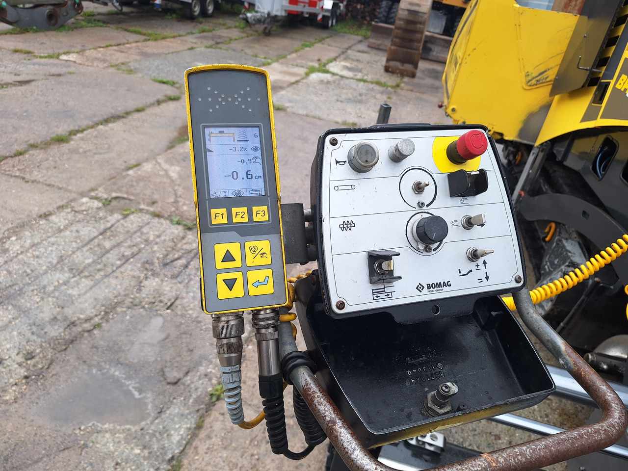 Bomag Bf 300C-3 - راصف أسفلت: صورة 5 Bomag Bf 300C-3 - راصف أسفلت: صورة 5