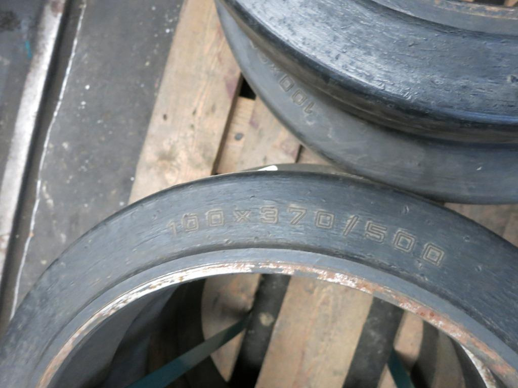 Bandagen Trelleborg 500 370 100 - إطارات: صورة 2 Bandagen Trelleborg 500 370 100 - إطارات: صورة 2