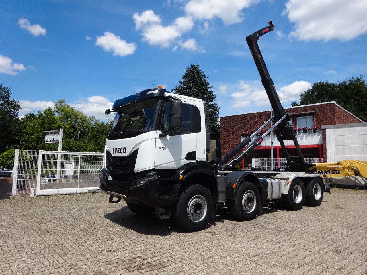 Iveco X-WAY 480 HIAB ABROLLER 8x4 - شاحنة برافعة خطافية: صورة 1 Iveco X-WAY 480 HIAB ABROLLER 8x4 - شاحنة برافعة خطافية: صورة 1