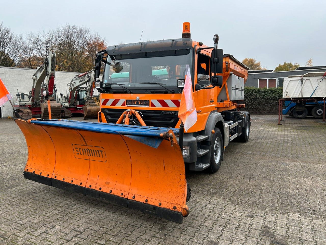 Mercedes-Benz 1824 Axor Abroller mit Schneeschild und Streuer - شاحنة برافعة خطافية: صورة 1 Mercedes-Benz 1824 Axor Abroller mit Schneeschild und Streuer - شاحنة برافعة خطافية: صورة 1