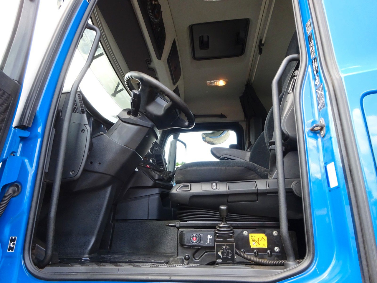 رأس تريلا Mercedes-Benz 1853 Arocs SZM mit Kipperpumpe: صورة 9