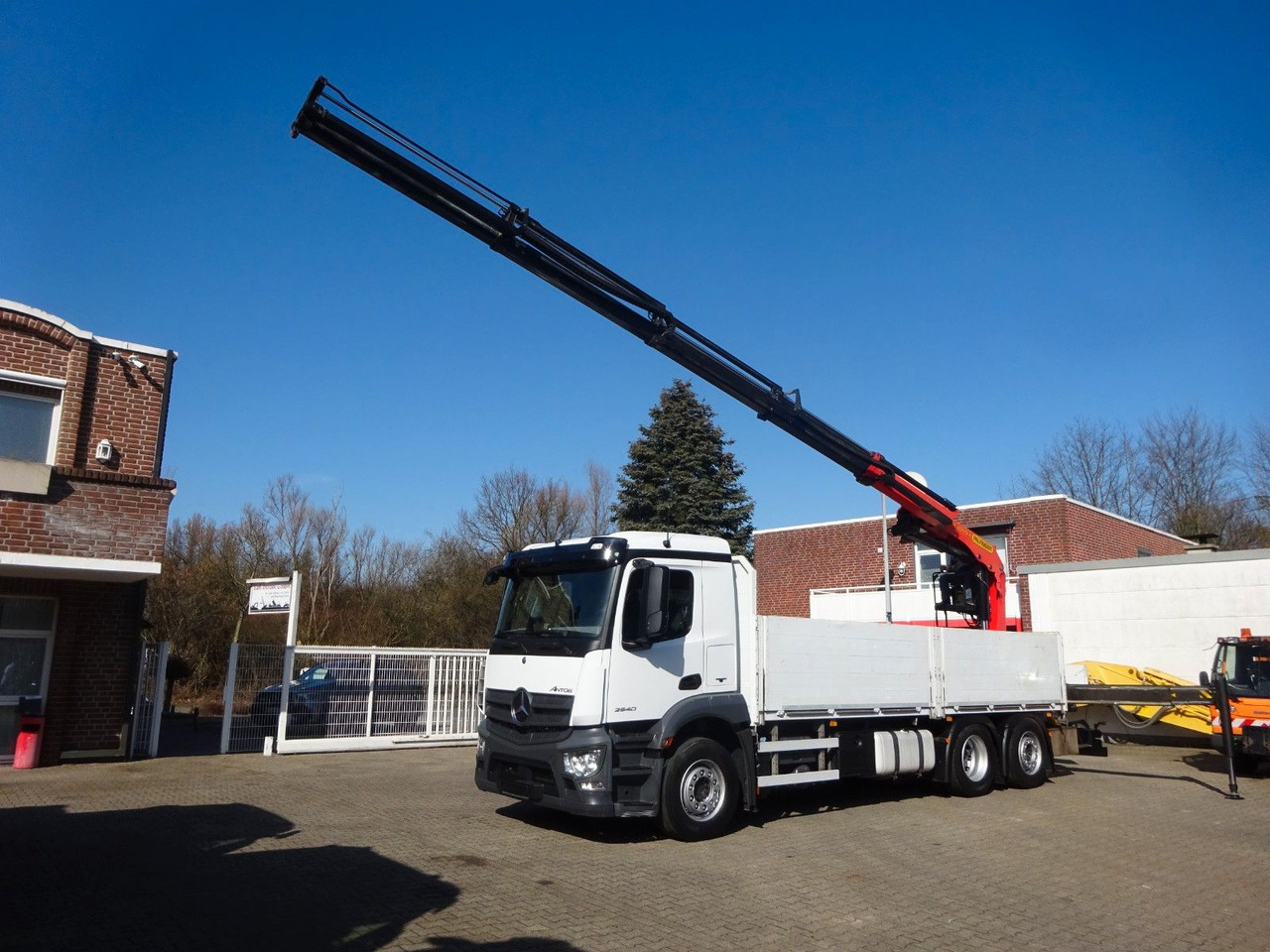Mercedes-Benz 2540 Antos + Palfinger 20001K Hecklade-Kran - شاحنة كرين, شاحنات مسطحة: صورة 2 Mercedes-Benz 2540 Antos + Palfinger 20001K Hecklade-Kran - شاحنة كرين, شاحنات مسطحة: صورة 2