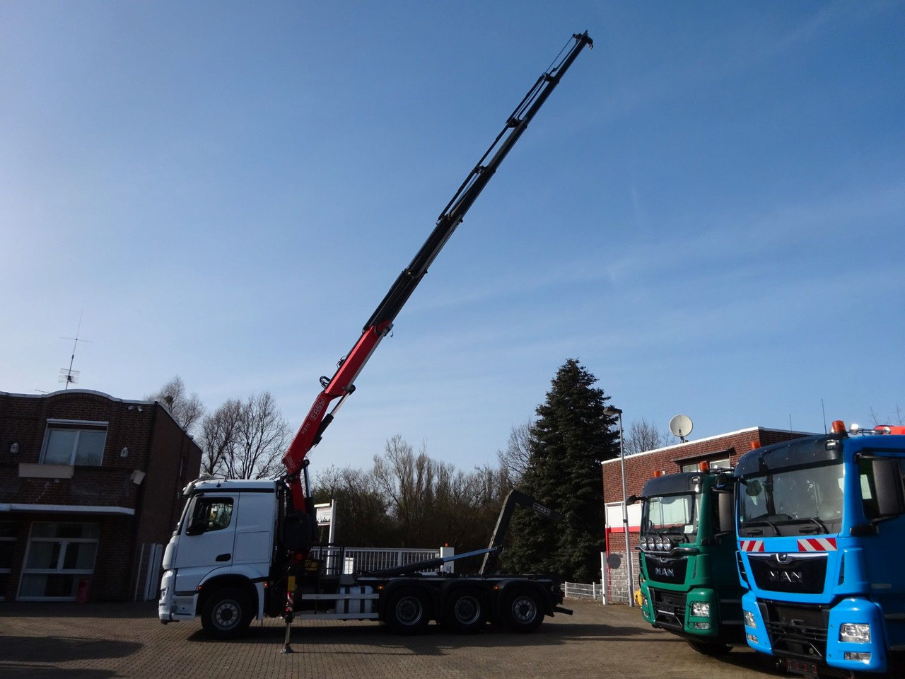 Mercedes-Benz 3248 Fassi Abroller + Fassi F275A 8x4 TRIDEM - شاحنة كرين: صورة 3 Mercedes-Benz 3248 Fassi Abroller + Fassi F275A 8x4 TRIDEM - شاحنة كرين: صورة 3