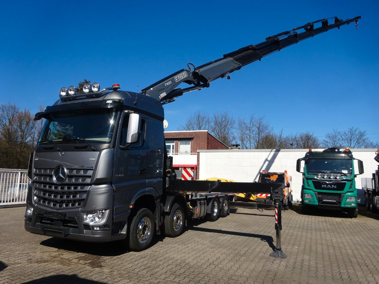 Mercedes-Benz 3453 Plattform + Fassi F820 Kran 8x2 Mercedes-Benz 3453 FASSI F820 Kran 8x Hydr. Ausschub - شاحنة كرين, شاحنات مسطحة: صورة 1 Mercedes-Benz 3453 Plattform + Fassi F820 Kran 8x2 Mercedes-Benz 3453 FASSI F820 Kran 8x Hydr. Ausschub - شاحنة كرين, شاحنات مسطحة: صورة 1