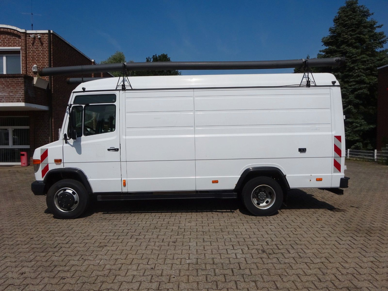 Mercedes-Benz 616D Vario Kastenwagen 4x2 - فان: صورة 3 Mercedes-Benz 616D Vario Kastenwagen 4x2 - فان: صورة 3