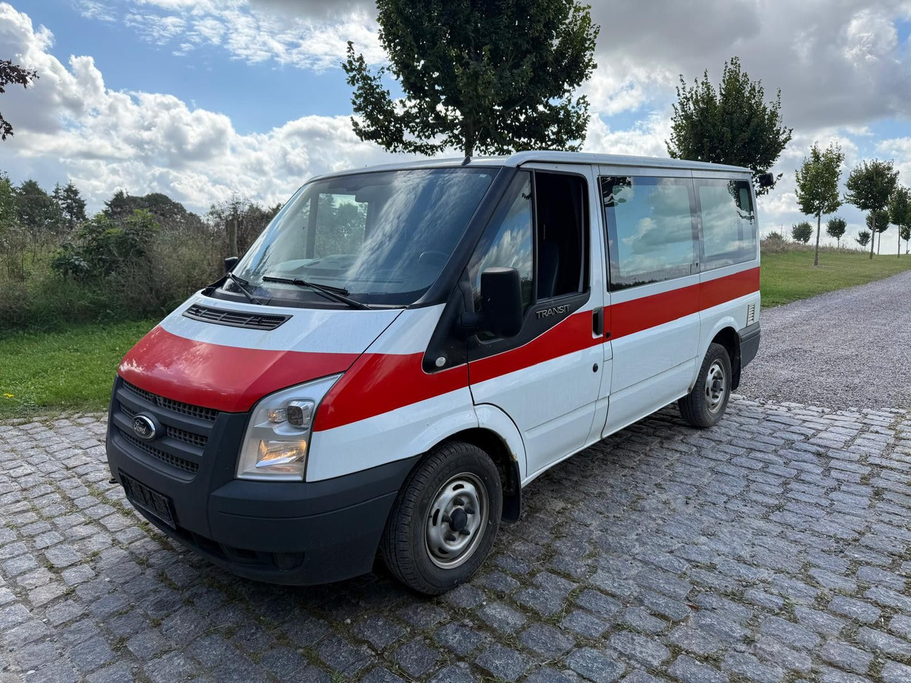 Ford Transit Kombi FT 300 K *1 600 € netto - ميكروباص: صورة 2 Ford Transit Kombi FT 300 K *1 600 € netto - ميكروباص: صورة 2