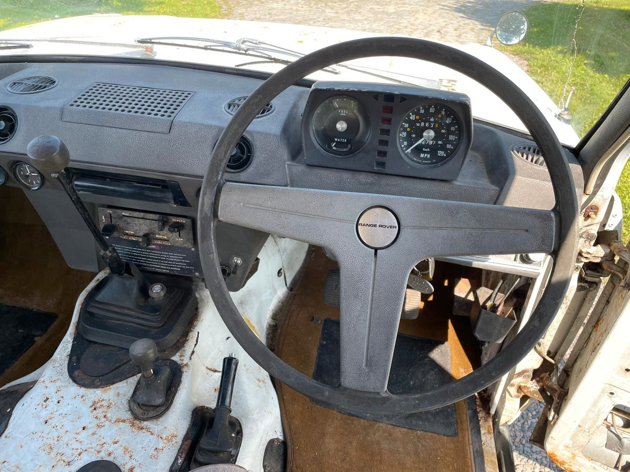 سيارة دفع رباعي Land Rover Range Rover Classic Suffix A: صورة 17 سيارة دفع رباعي Land Rover Range Rover Classic Suffix A: صورة 17