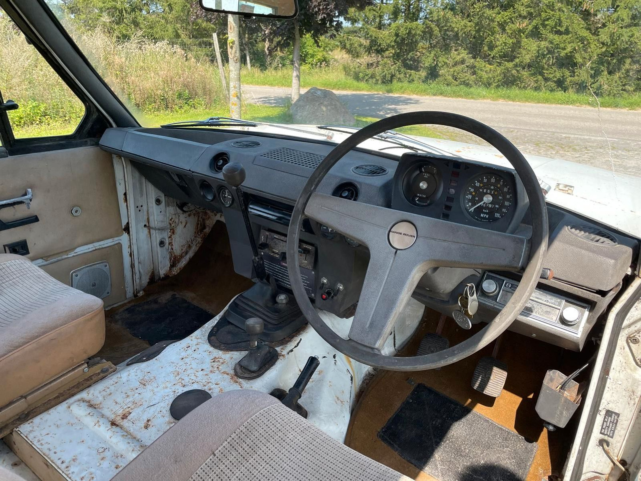 سيارة دفع رباعي Land Rover Range Rover Classic Suffix A: صورة 15 سيارة دفع رباعي Land Rover Range Rover Classic Suffix A: صورة 15