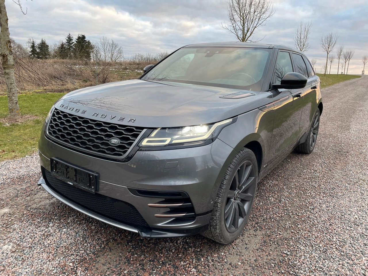 Land Rover Range Rover Velar R-Dynamic 3.0D 4WD Land Rover Range Rover Velar R-Dynamic 3.0D 4WD *RESERVED - سيارة دفع رباعي: صورة 2 Land Rover Range Rover Velar R-Dynamic 3.0D 4WD Land Rover Range Rover Velar R-Dynamic 3.0D 4WD *RESERVED - سيارة دفع رباعي: صورة 2