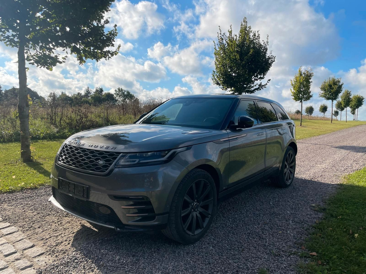 Land Rover Range Rover Velar R-Dynamic 3.0D 4WD Land Rover Velar R-Dynamic 3.0D 4WD *LKW zullasung: 2 sitze - سيارة دفع رباعي: صورة 1 Land Rover Range Rover Velar R-Dynamic 3.0D 4WD Land Rover Velar R-Dynamic 3.0D 4WD *LKW zullasung: 2 sitze - سيارة دفع رباعي: صورة 1