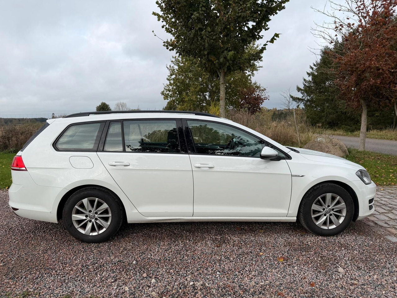 Volkswagen Golf VII Trendline BlueMotion - سيارة ستيشن: صورة 5 Volkswagen Golf VII Trendline BlueMotion - سيارة ستيشن: صورة 5