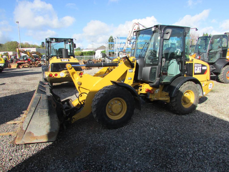Cat 906 M Radlader 29.500 EUR - اللودر بعجل: صورة 1 Cat 906 M Radlader 29.500 EUR - اللودر بعجل: صورة 1