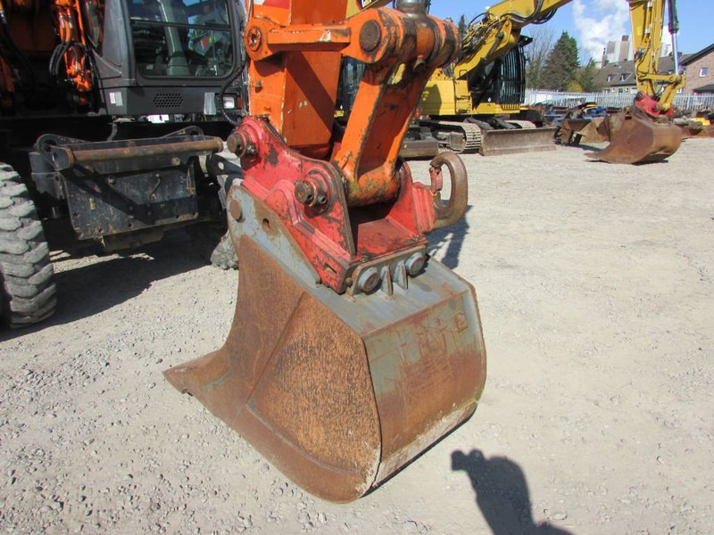 Hitachi ZX 140 W-3 Mobilbagger 43.000 EUR / Klima - حفار ذو عجلات: صورة 4 Hitachi ZX 140 W-3 Mobilbagger 43.000 EUR / Klima - حفار ذو عجلات: صورة 4